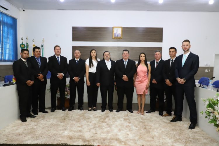 POSSE: Vereadores eleitos são empossados. Vereador Valdecir Duarte Azeredo é eleito presidente gestão 2025