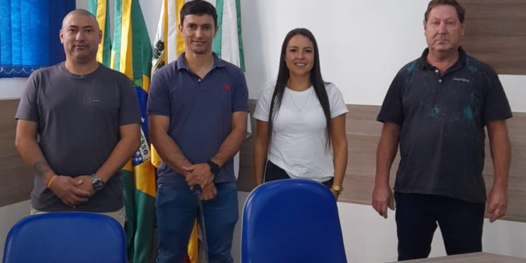 MESA DIRETORA: Ver. Valdecir se licencia da vereança e Vereadora Daiane assume presidência do legislativo.